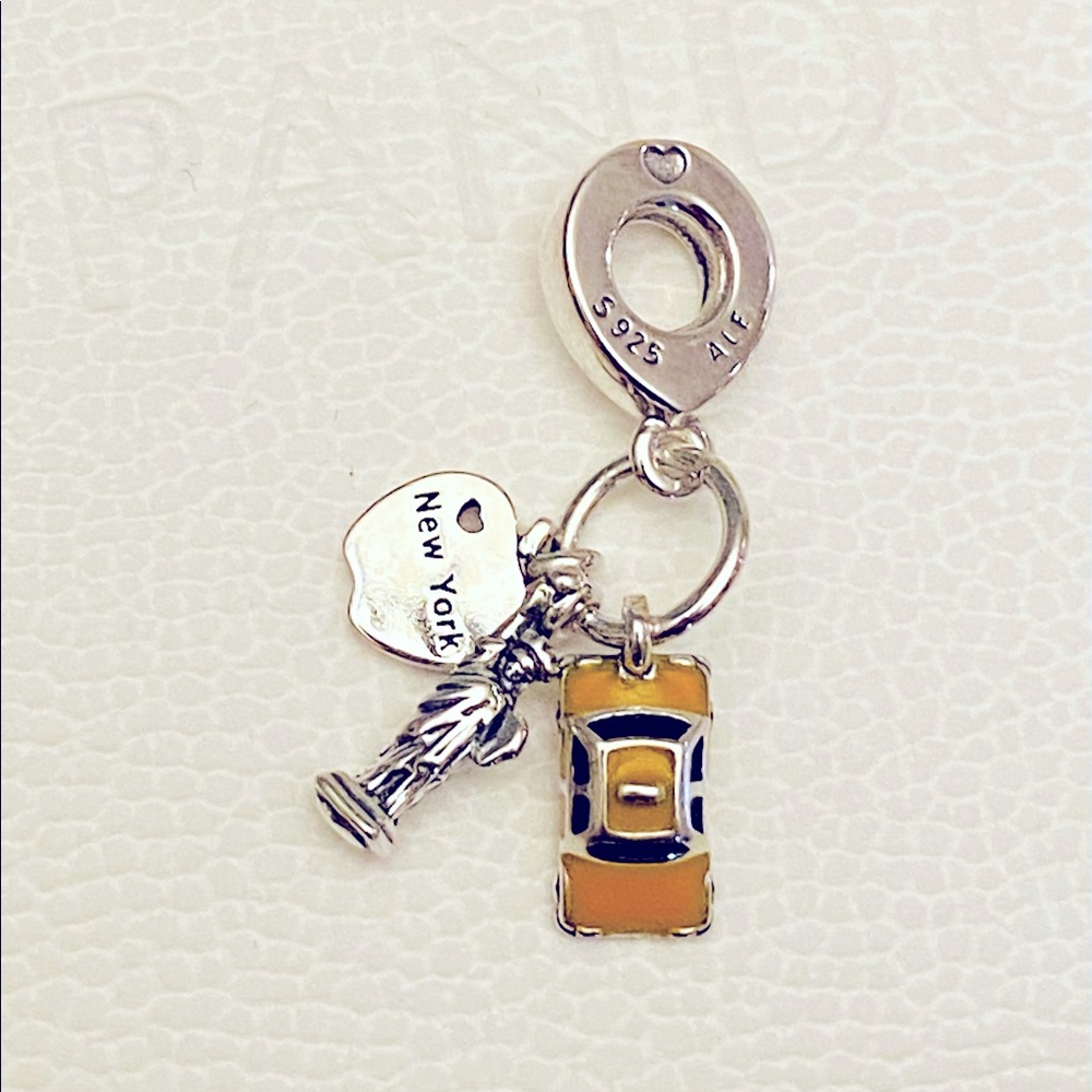 Pandora “New York” charm